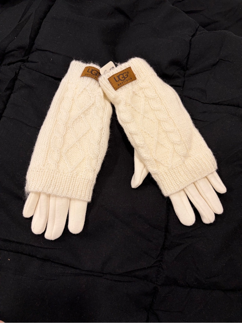 UGG Ivory Ribbed Knit Touchscreen Gloves